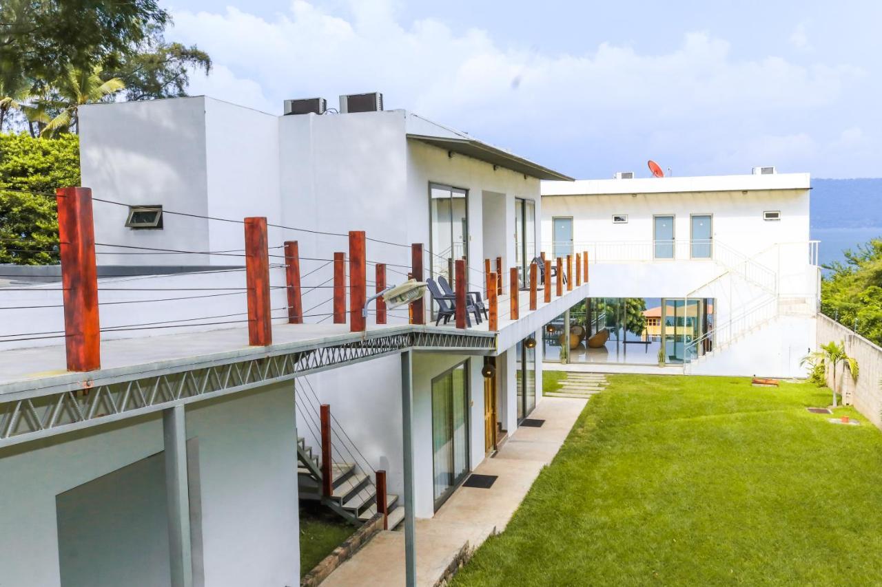 Equinoccio Hotel Santa Ana Buitenkant foto