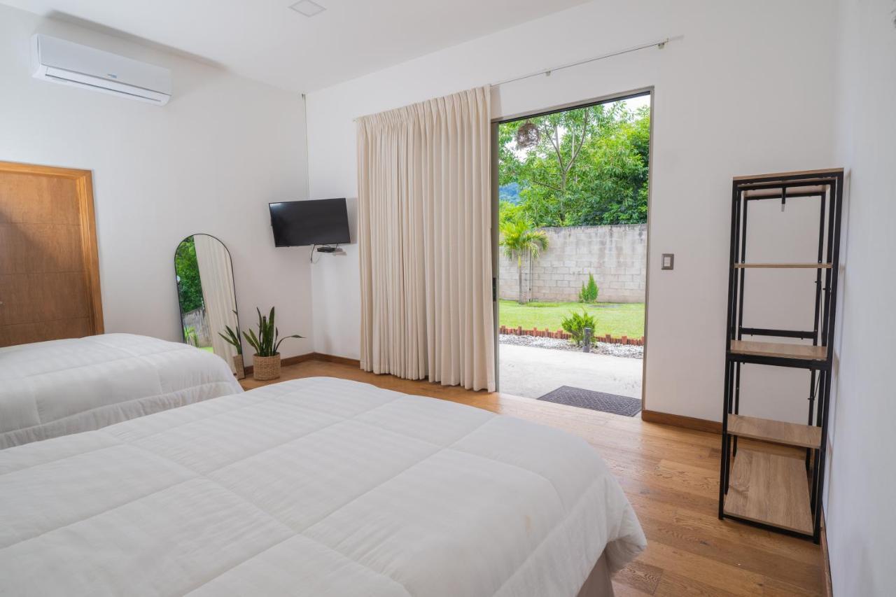 Equinoccio Hotel Santa Ana Buitenkant foto