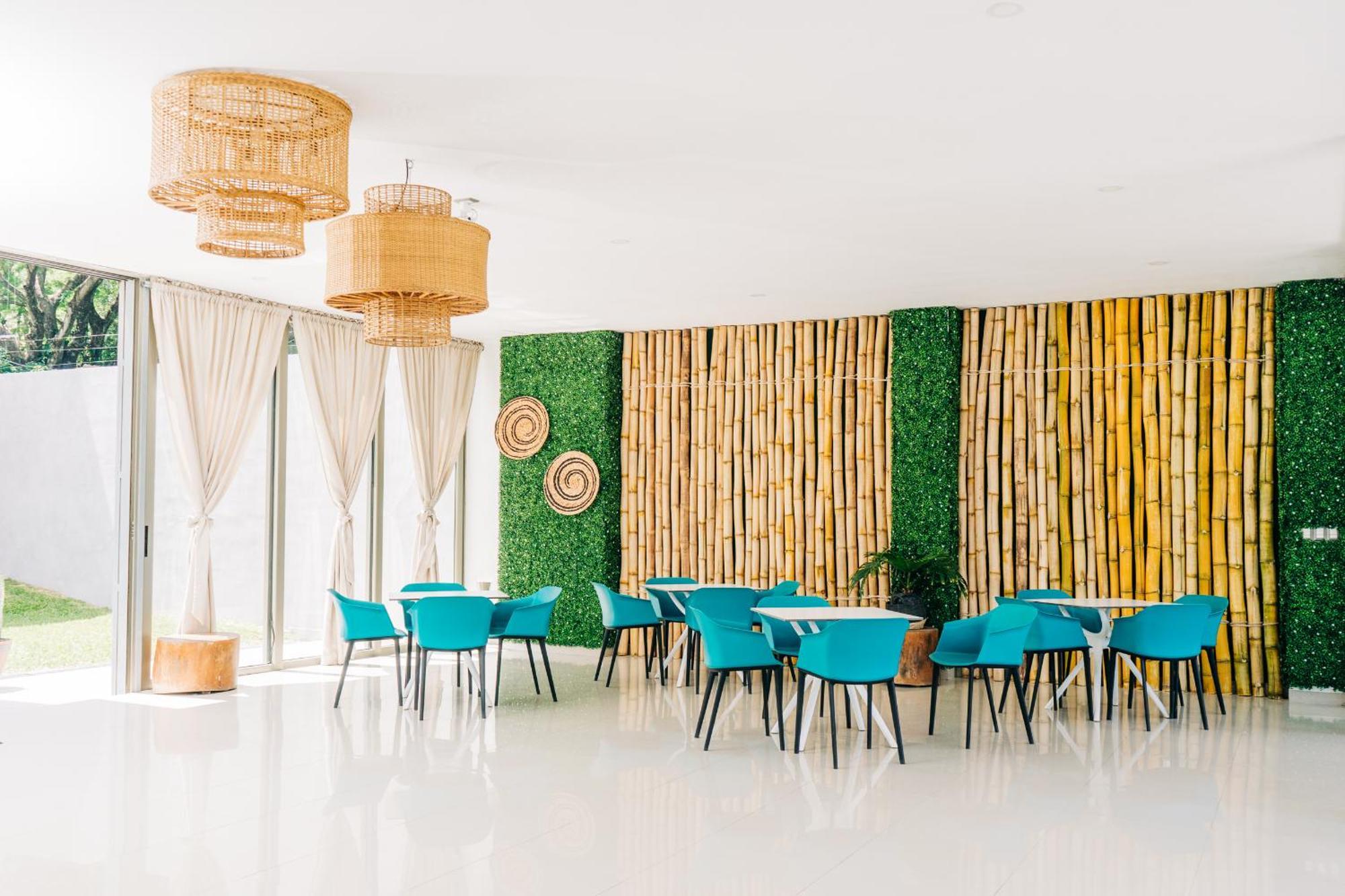 Equinoccio Hotel Santa Ana Buitenkant foto